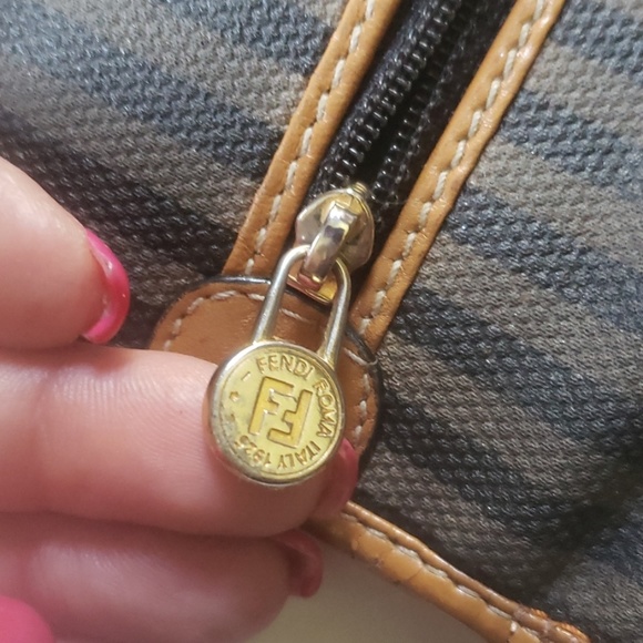 Vintage Fendi Envelope Clutch - Picture 5 of 8